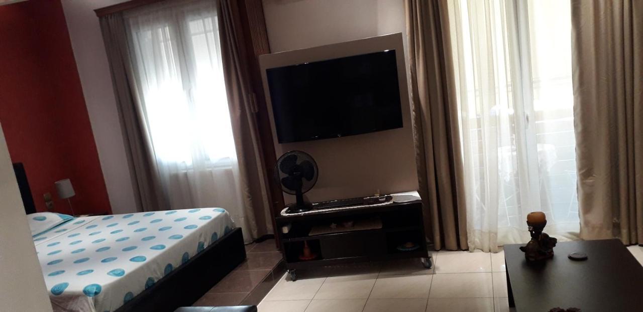 Safe & Cool Apartment Iraklion Buitenkant foto